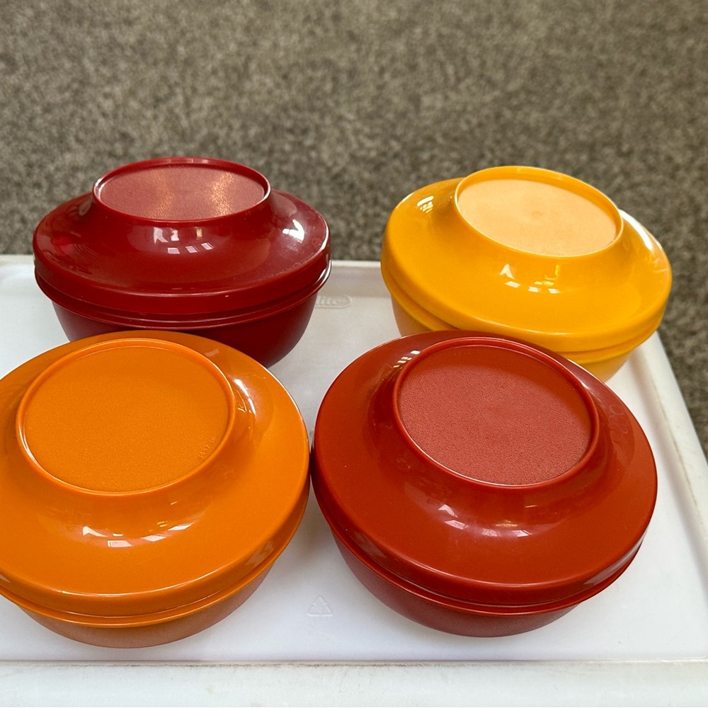 Tupperware cereal bowls with lids